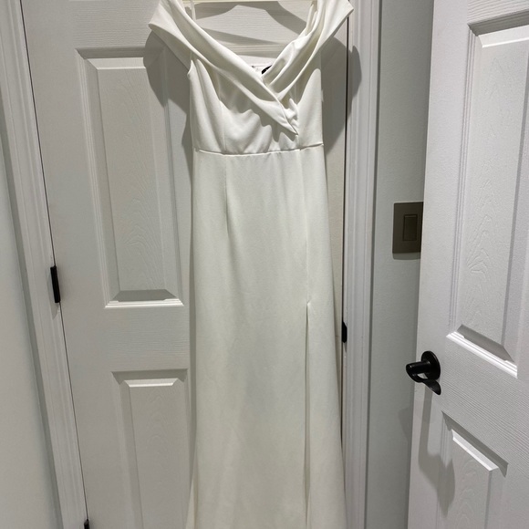 White wedding/Bridemaid Dress - Picture 2 of 5